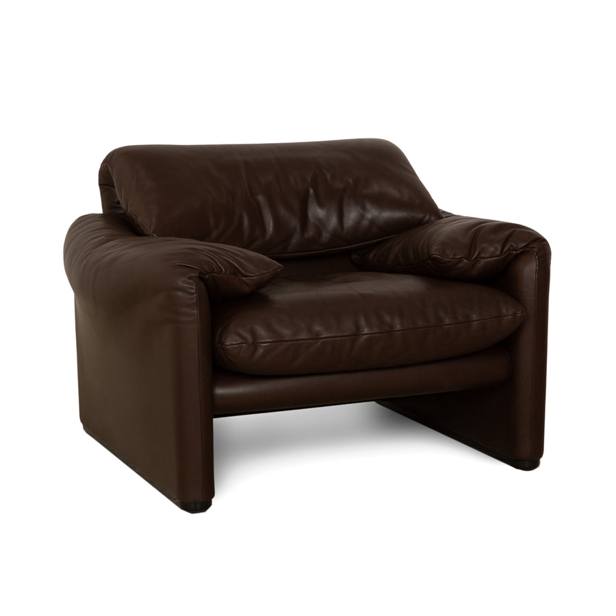Fauteuil Cassina Maralunga en cuir marron châtaignier fonction manuelle