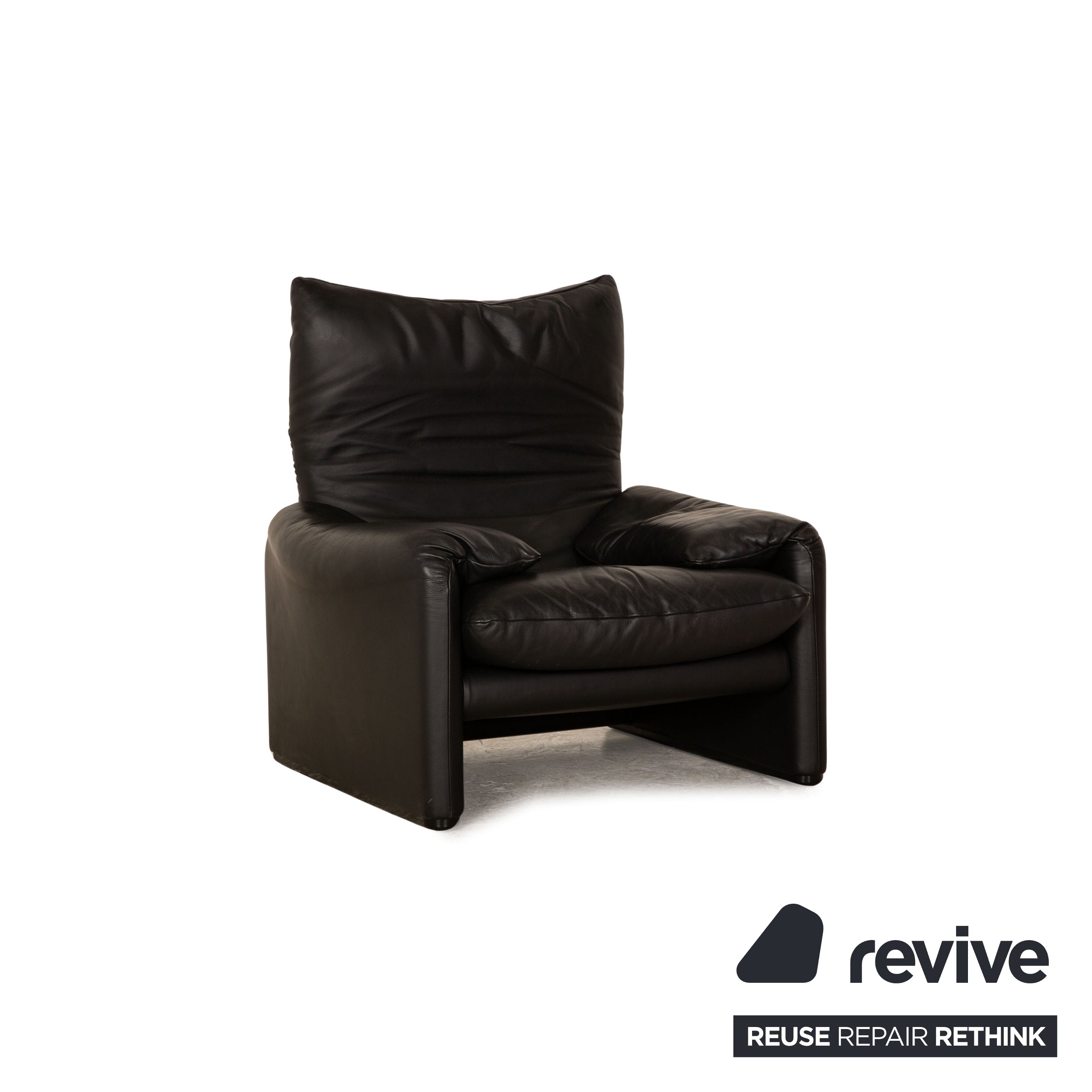 Cassina Maralunga Leather Armchair Black manual function