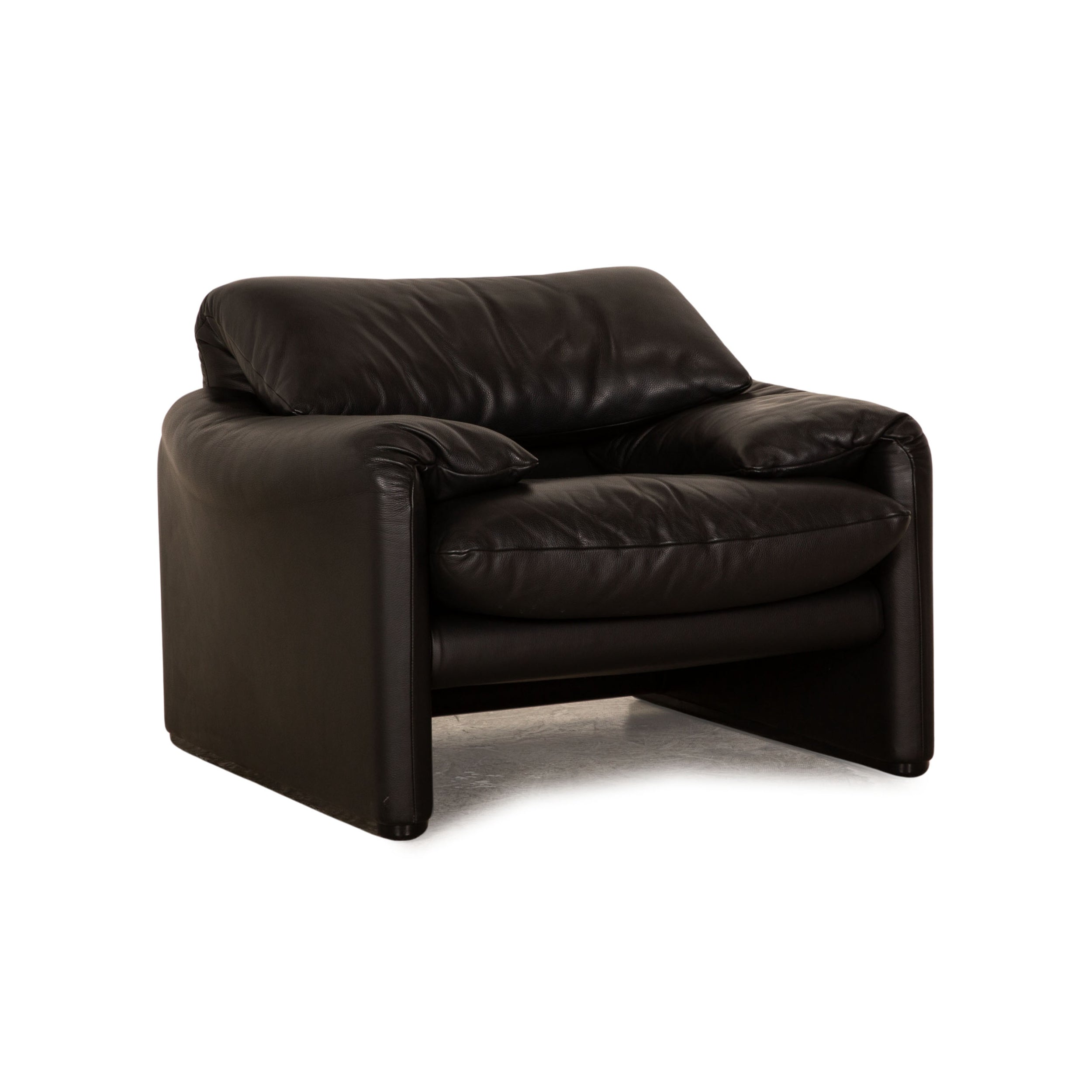 Cassina Maralunga Leather Armchair Black manual function