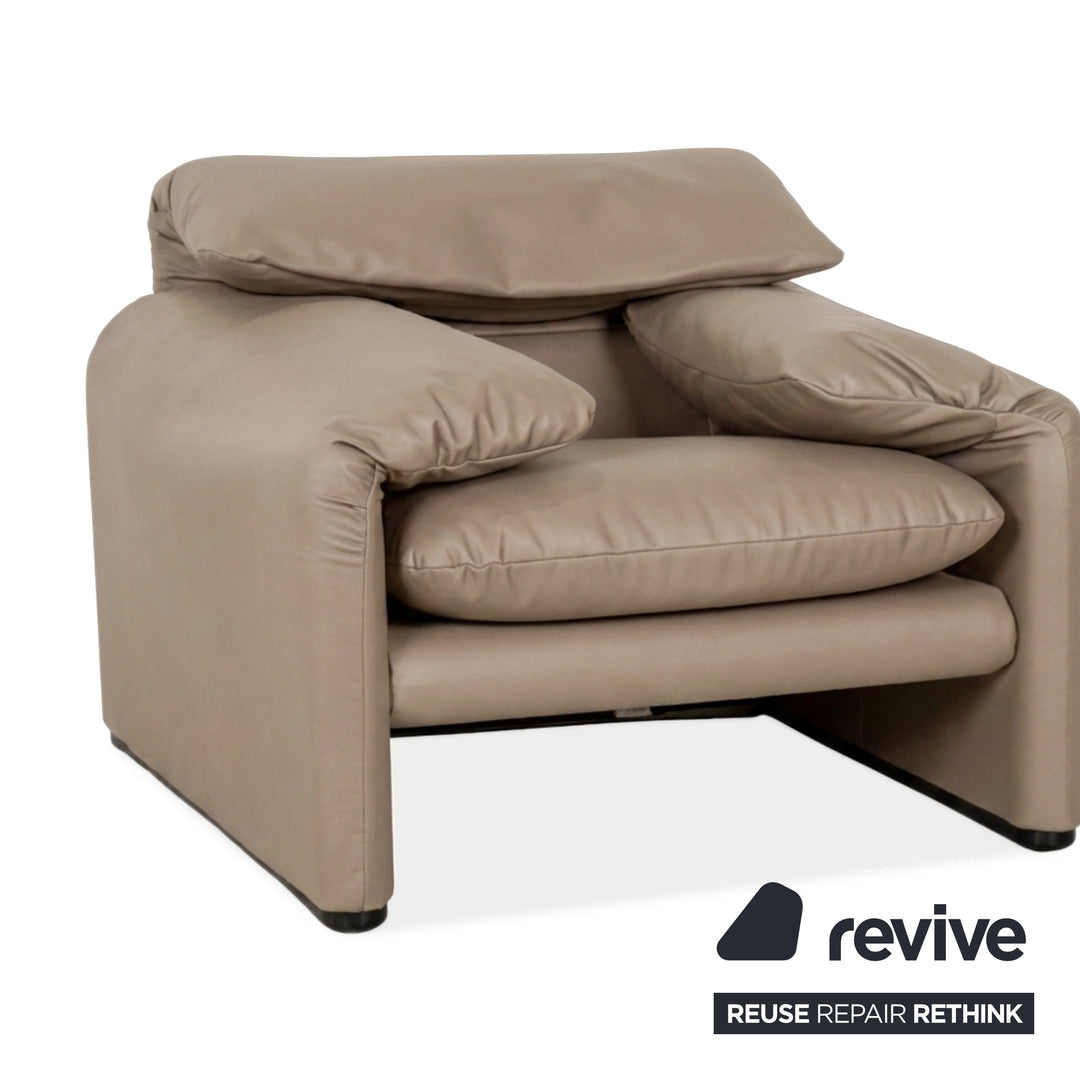 Cassina Maralunga Sessel Hocker veganes Leder Beige Taupe manuelle Funktion Neubezug