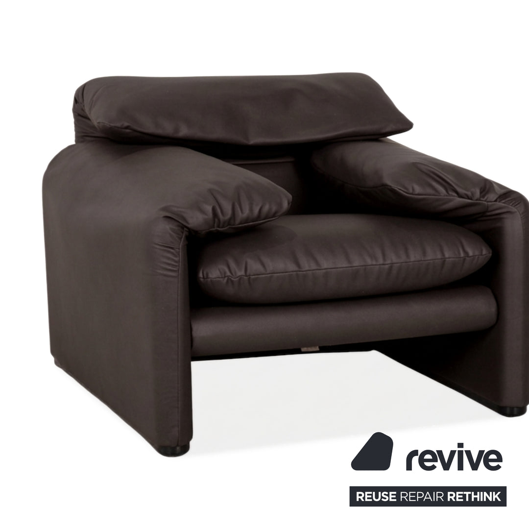 Cassina Maralunga Sessel + Hocker veganes Leder GAVIN 105 Mokka manuelle Funktion