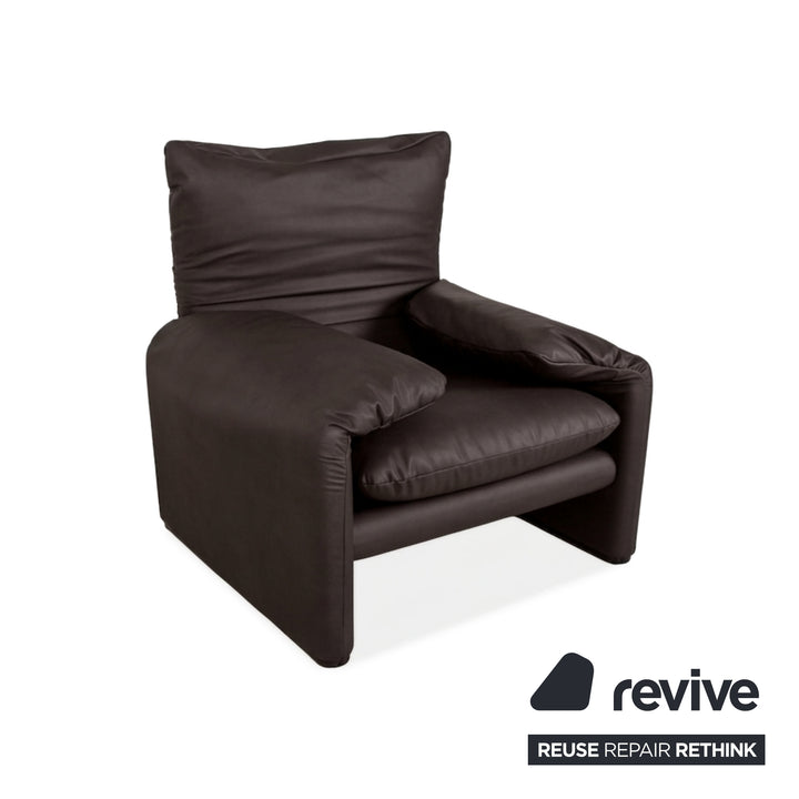 Cassina Maralunga Sessel + Hocker veganes Leder GAVIN 105 Mokka manuelle Funktion