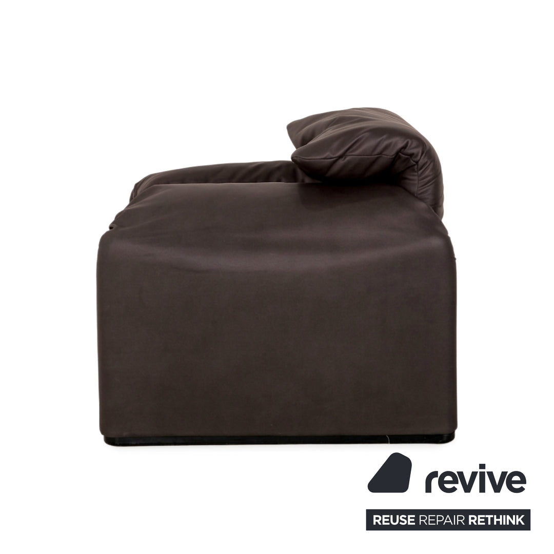 Cassina Maralunga Sessel + Hocker veganes Leder GAVIN 105 Mokka manuelle Funktion