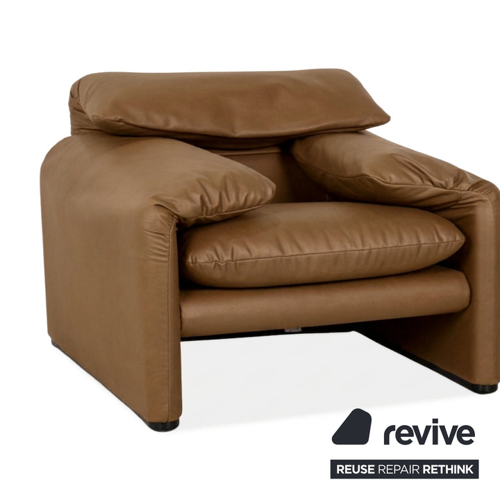 Cassina Maralunga Sessel Hocker veganes Leder Senfgelb manuelle Funktion Neubezug