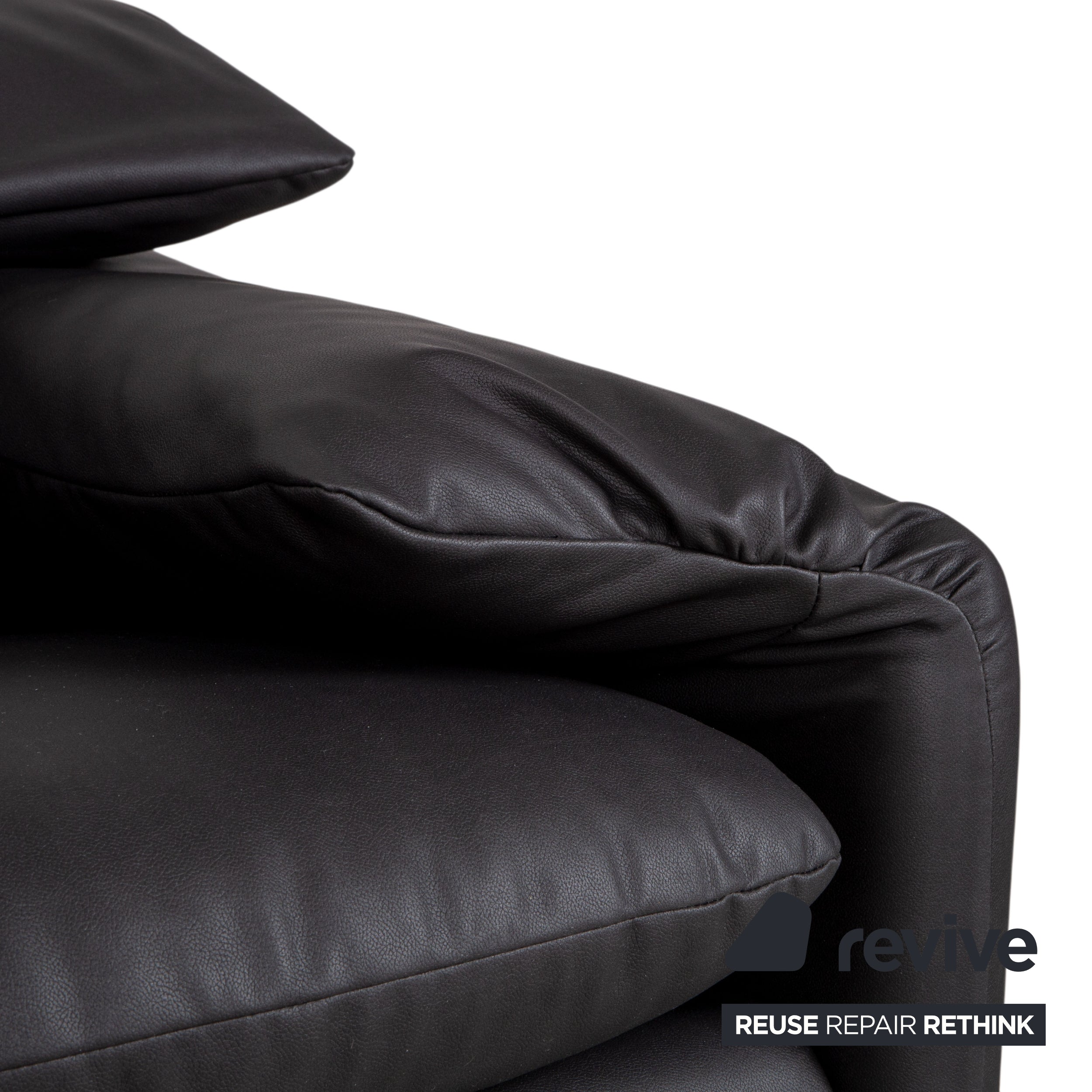 Cassina Maralunga Sessel + Hocker veganes Leder GAVIN 117 Anthrazit manuelle Funktion