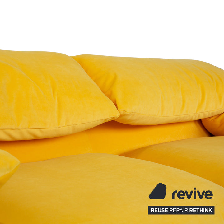 Canapé deux places Cassina Maralunga en tissu jaune, à réglage manuel, à retapisser
