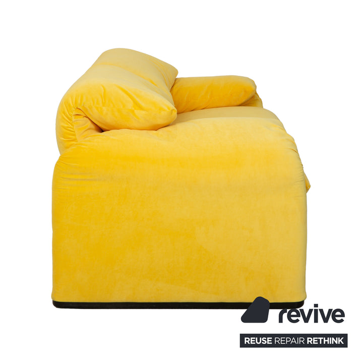 Canapé deux places Cassina Maralunga en tissu jaune, à réglage manuel, à retapisser