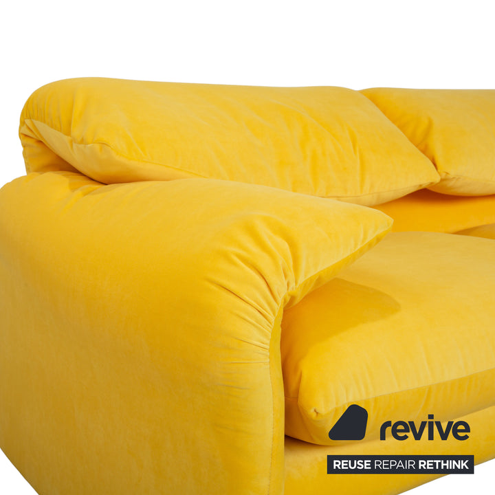 Canapé deux places Cassina Maralunga en tissu jaune, à réglage manuel, à retapisser