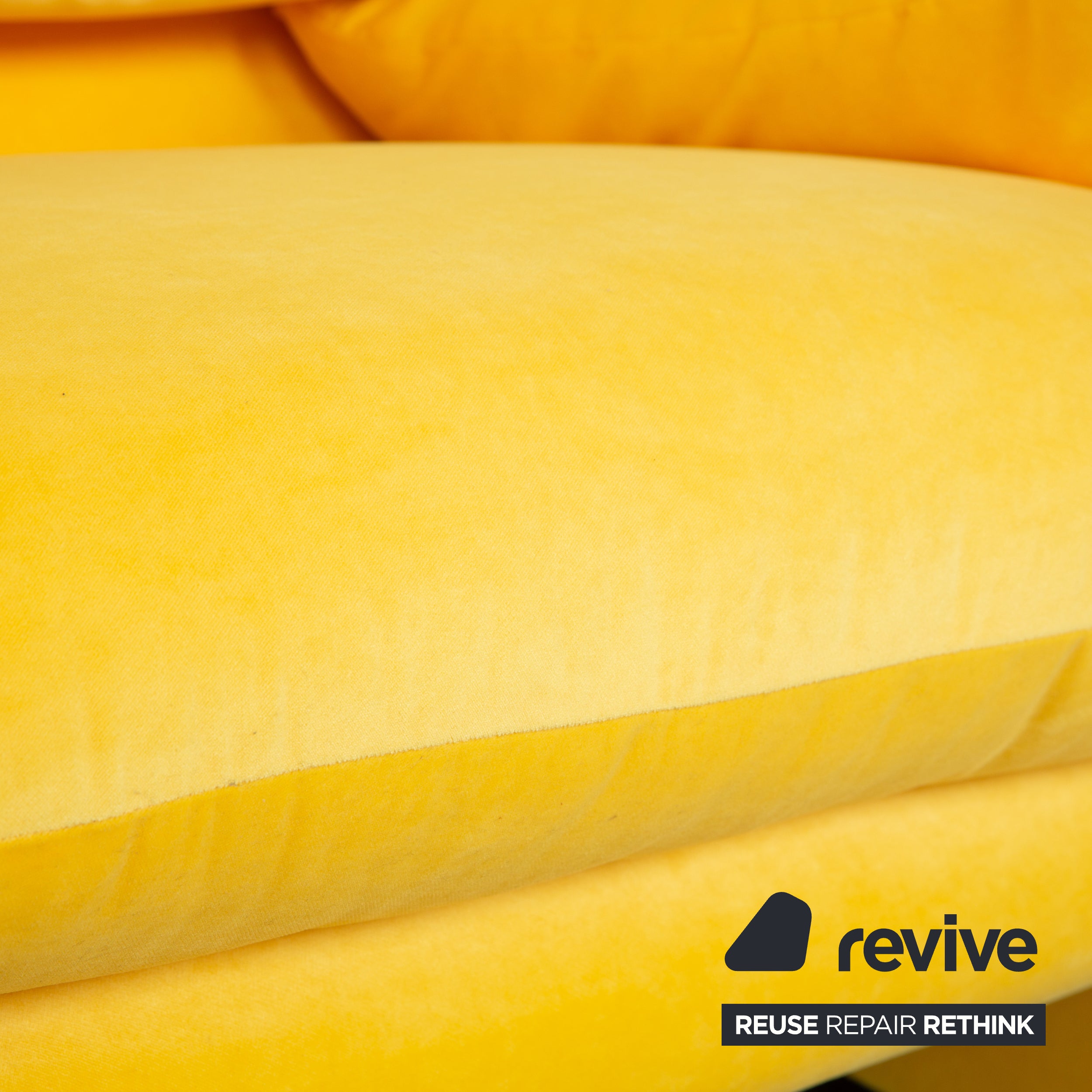 Canapé deux places Cassina Maralunga en tissu jaune, à réglage manuel, à retapisser