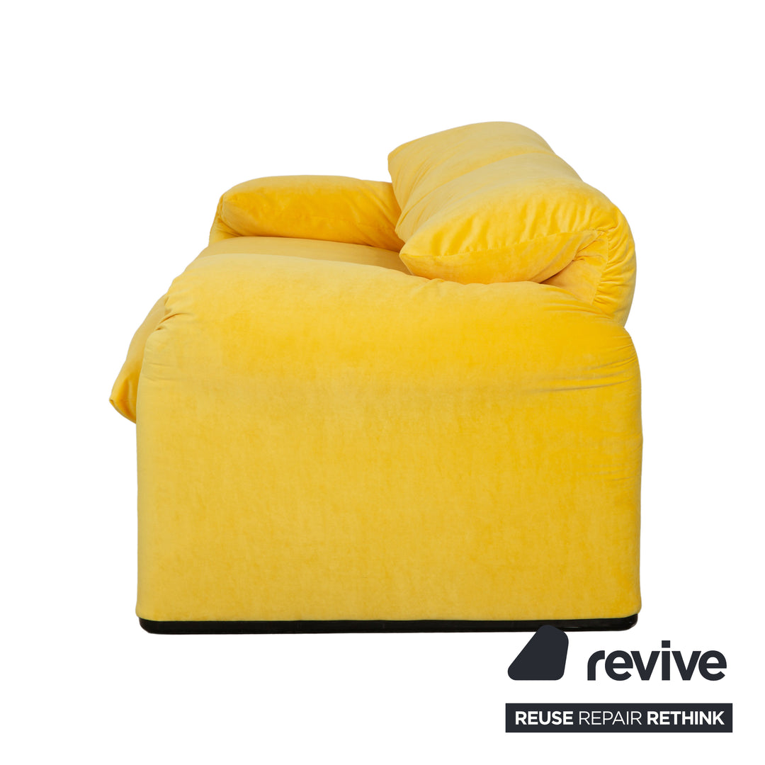 Canapé deux places Cassina Maralunga en tissu jaune, à réglage manuel, à retapisser