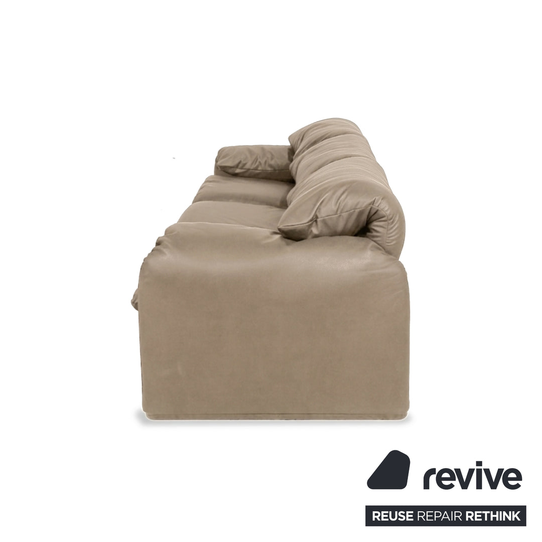 Cassina Maralunga veganes Leder Dreisitzer Beige Sofa Couch manuelle Funktion Neubezug