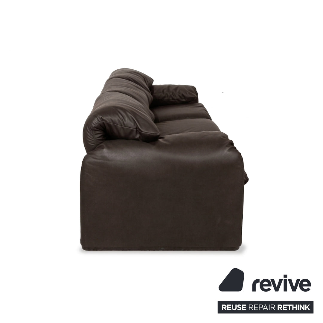 Cassina Maralunga veganes Leder Dreisitzer Mokka Sofa Couch manuelle Funktion Neubezug