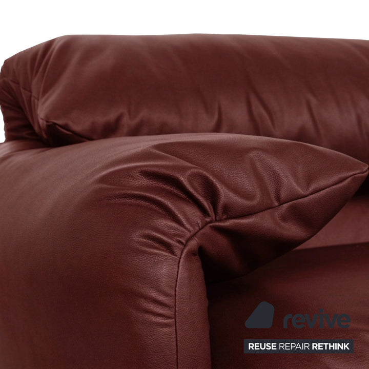 Cassina Maralunga veganes Leder Dreisitzer Rot Bordeaux Sofa Couch manuelle Funktion Neubezug