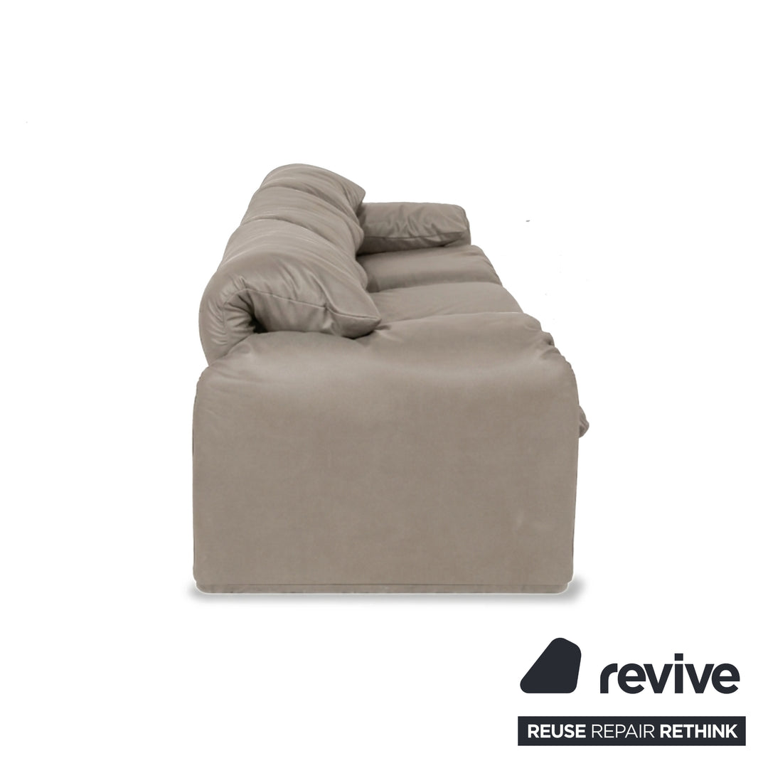 Cassina Maralunga veganes Leder Dreisitzer Taupe Sofa Couch manuelle Funktion Neubezug