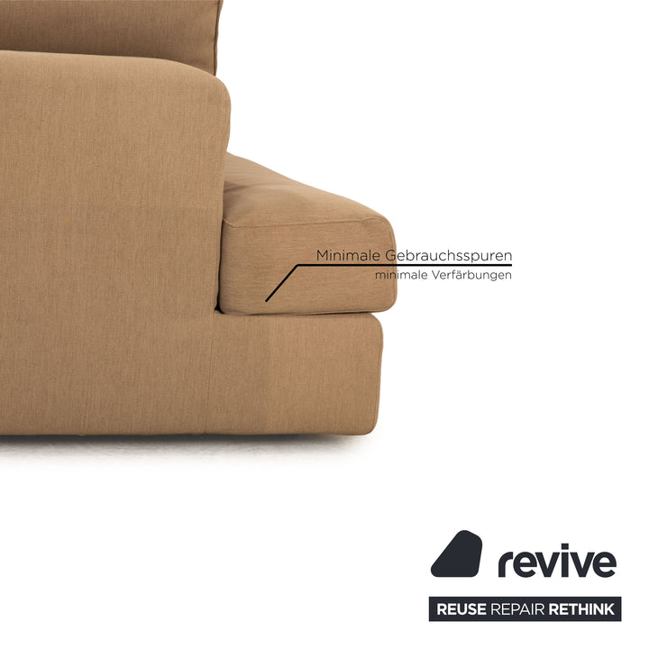 Ensemble de canapés en tissu Cassina Miloe avec tabouret beige et canapé trois places