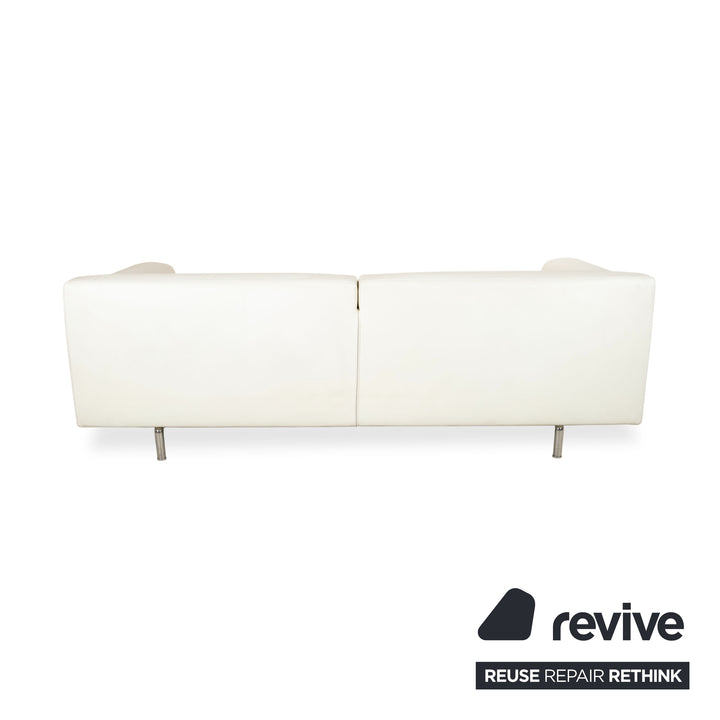 Sofá de tres plazas Cassina Met 250 de piel en color blanco crema
