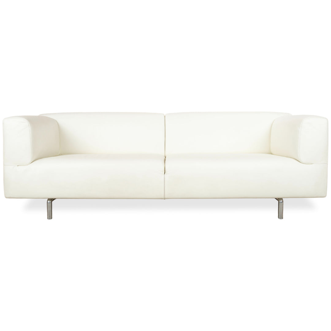 Sofá de tres plazas Cassina Met 250 de piel en color blanco crema
