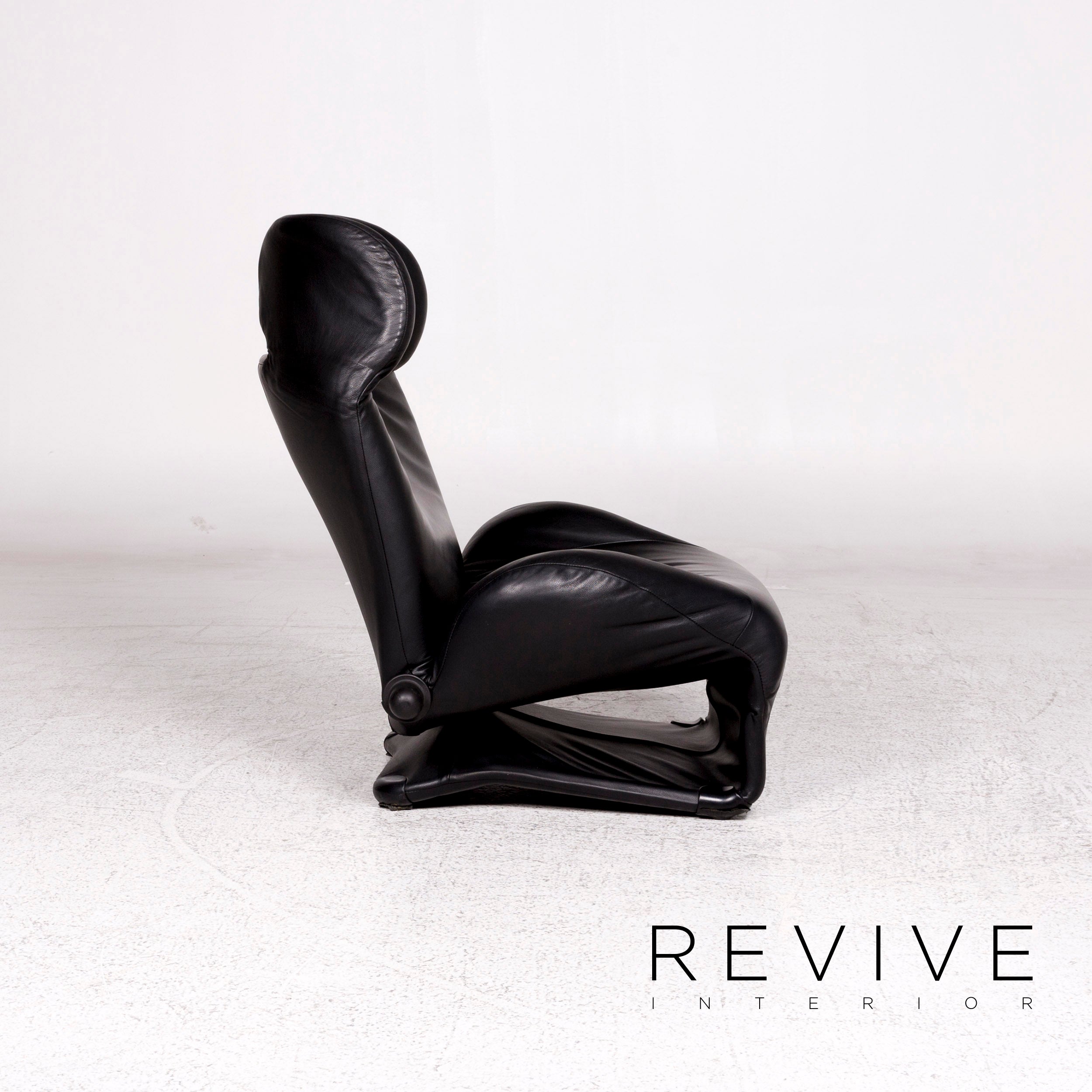 Fauteuil en cuir Cassina Wink noir fonction relaxation Toshiyuki Kita #10184