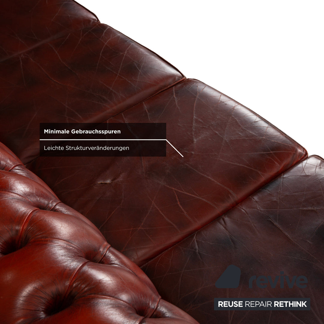 Canapé Chesterfield en cuir marron et rouge, quatre places