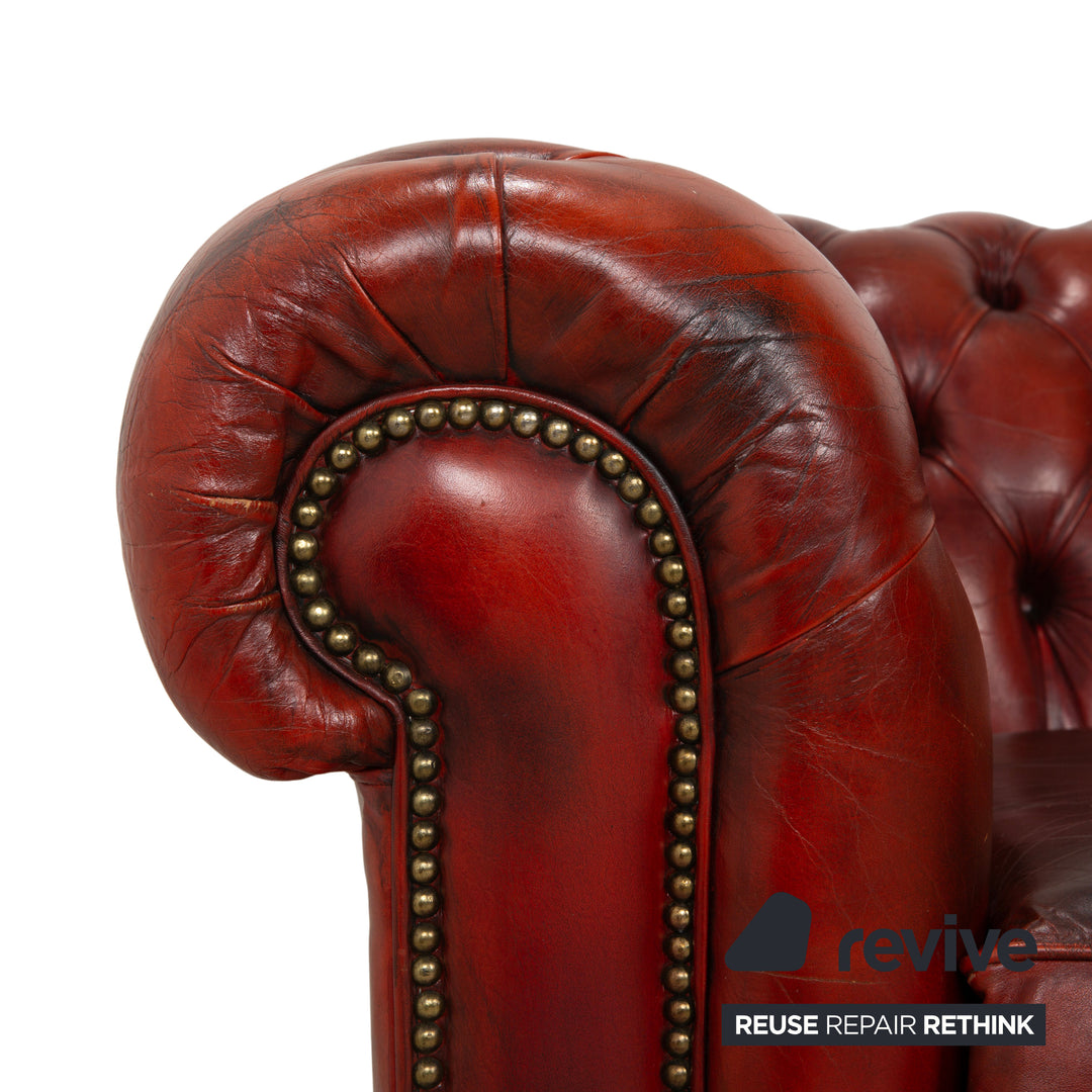 Canapé Chesterfield en cuir marron et rouge, quatre places