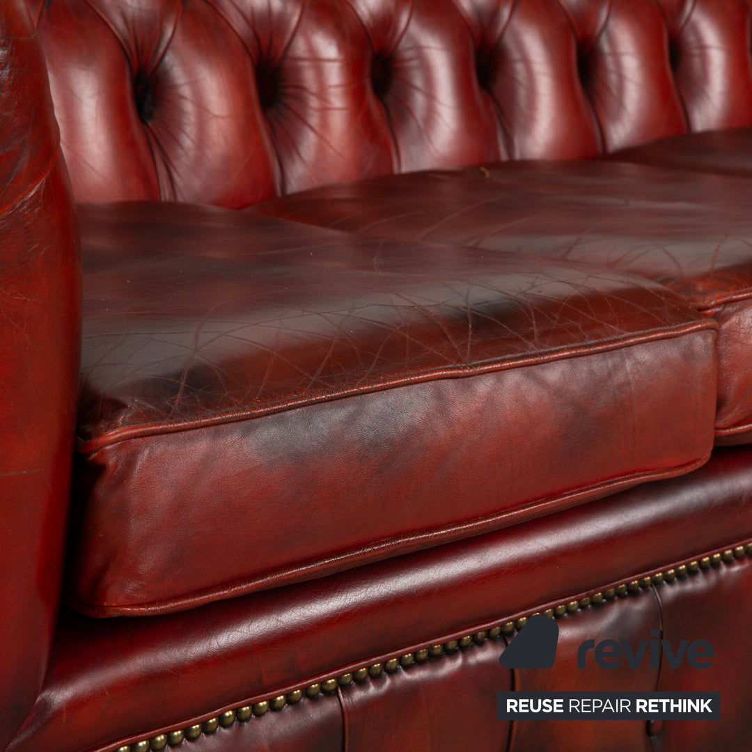 Canapé Chesterfield en cuir marron et rouge, quatre places
