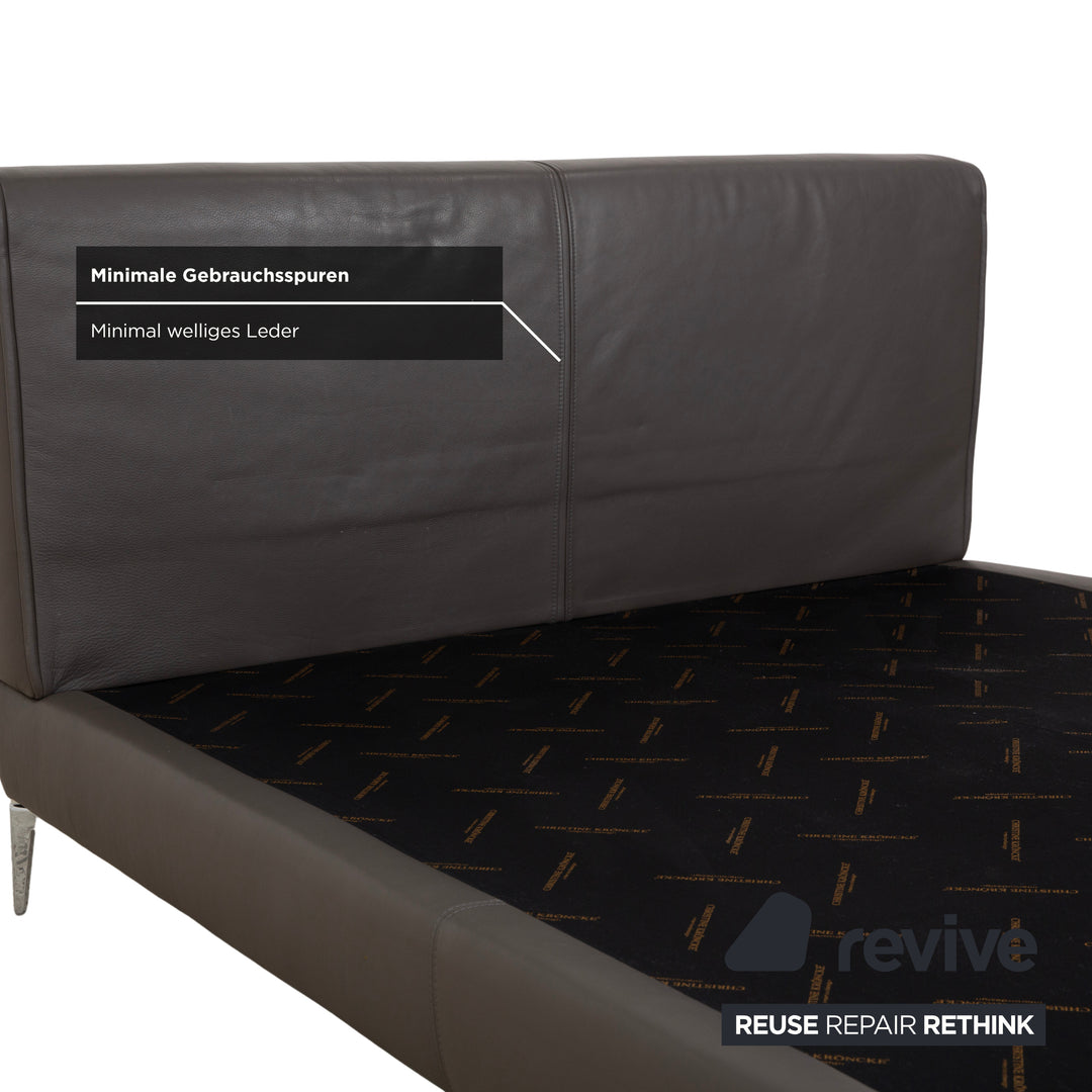 Christine Kröncke Leder Bett Braun Taupe Boxspringbett