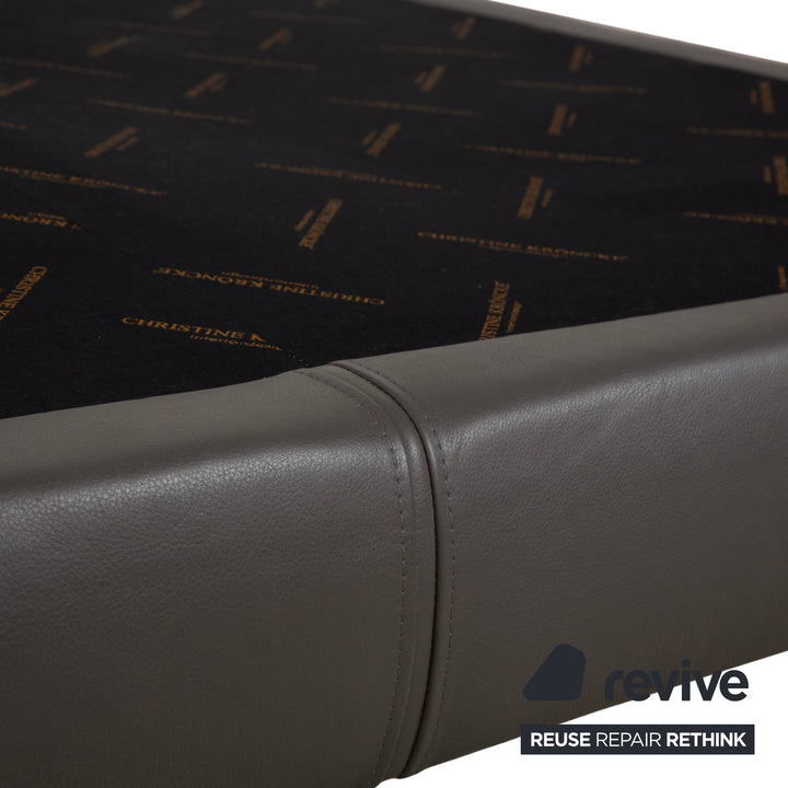 Lit en cuir Christine Kröncke, sommier tapissier marron taupe