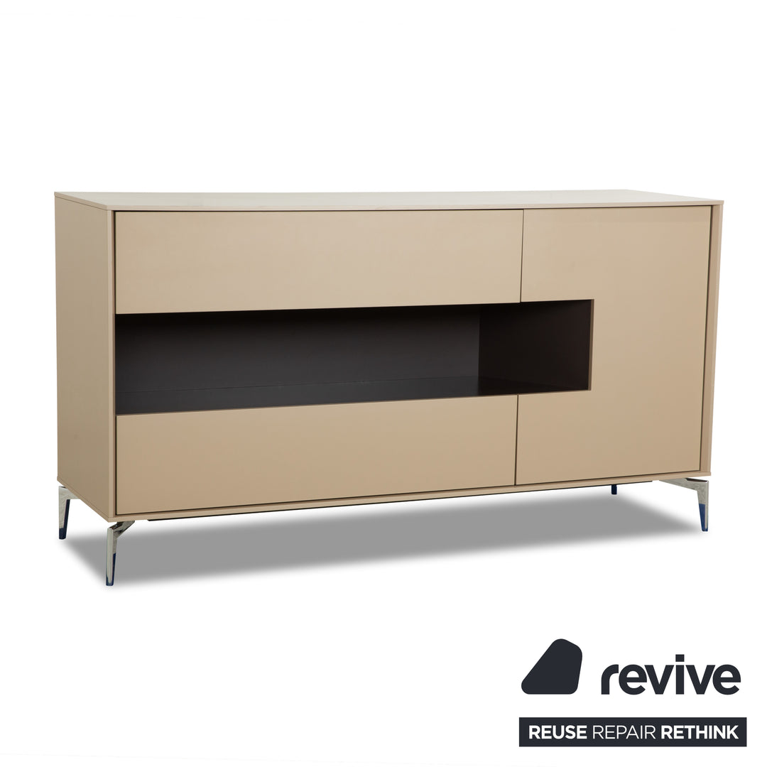 Christine Kröncke Slot Holz Sideboard Beige indirekte Beleuchtung