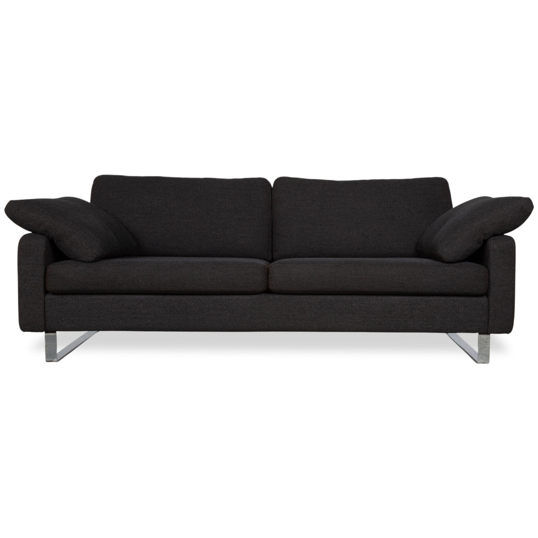 Canapé trois places COR Conseta en tissu anthracite avec piètement chromé