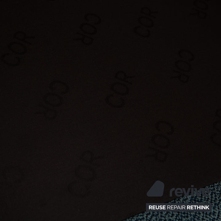 Réfection du canapé trois places COR Conseta en tissu bleu, vert, turquoise et gris