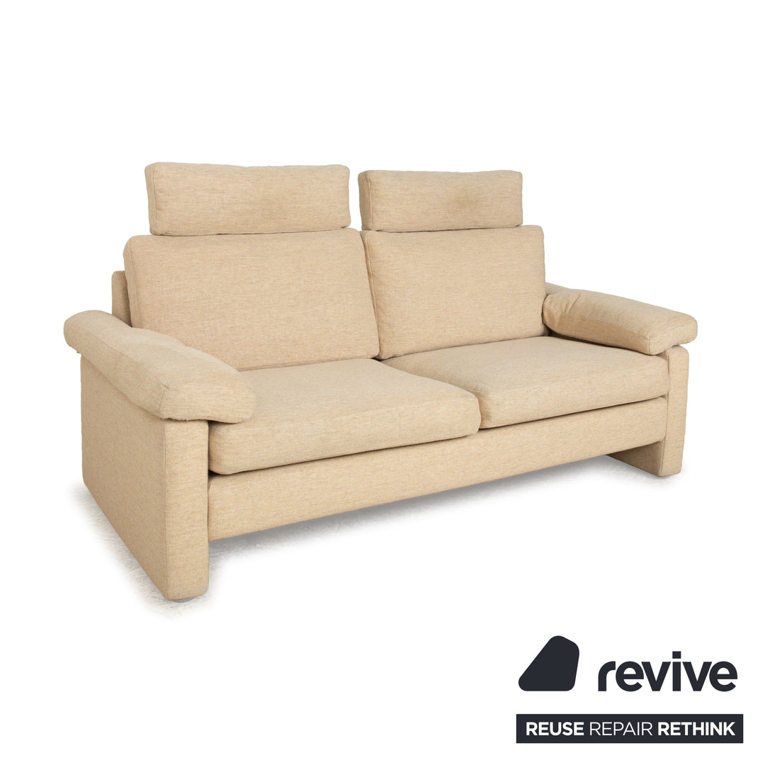 Canapé deux places en tissu beige Cor Conseta avec appuie-têtes