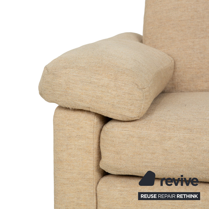 Canapé deux places en tissu beige Cor Conseta avec appuie-têtes