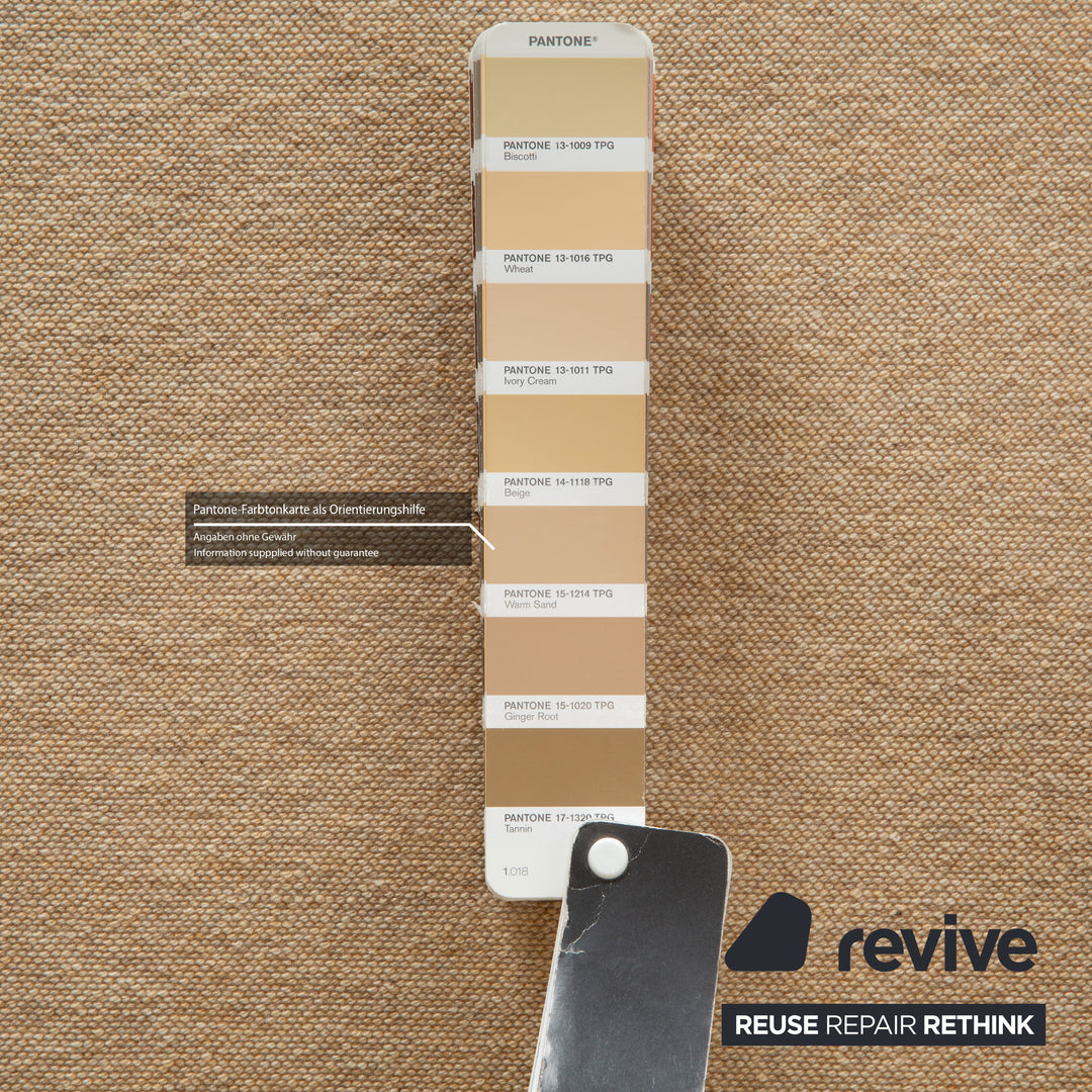 Canapé deux places en tissu beige Cor Conseta avec appuie-têtes