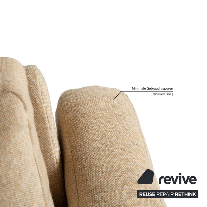 Canapé deux places en tissu beige Cor Conseta avec appuie-têtes