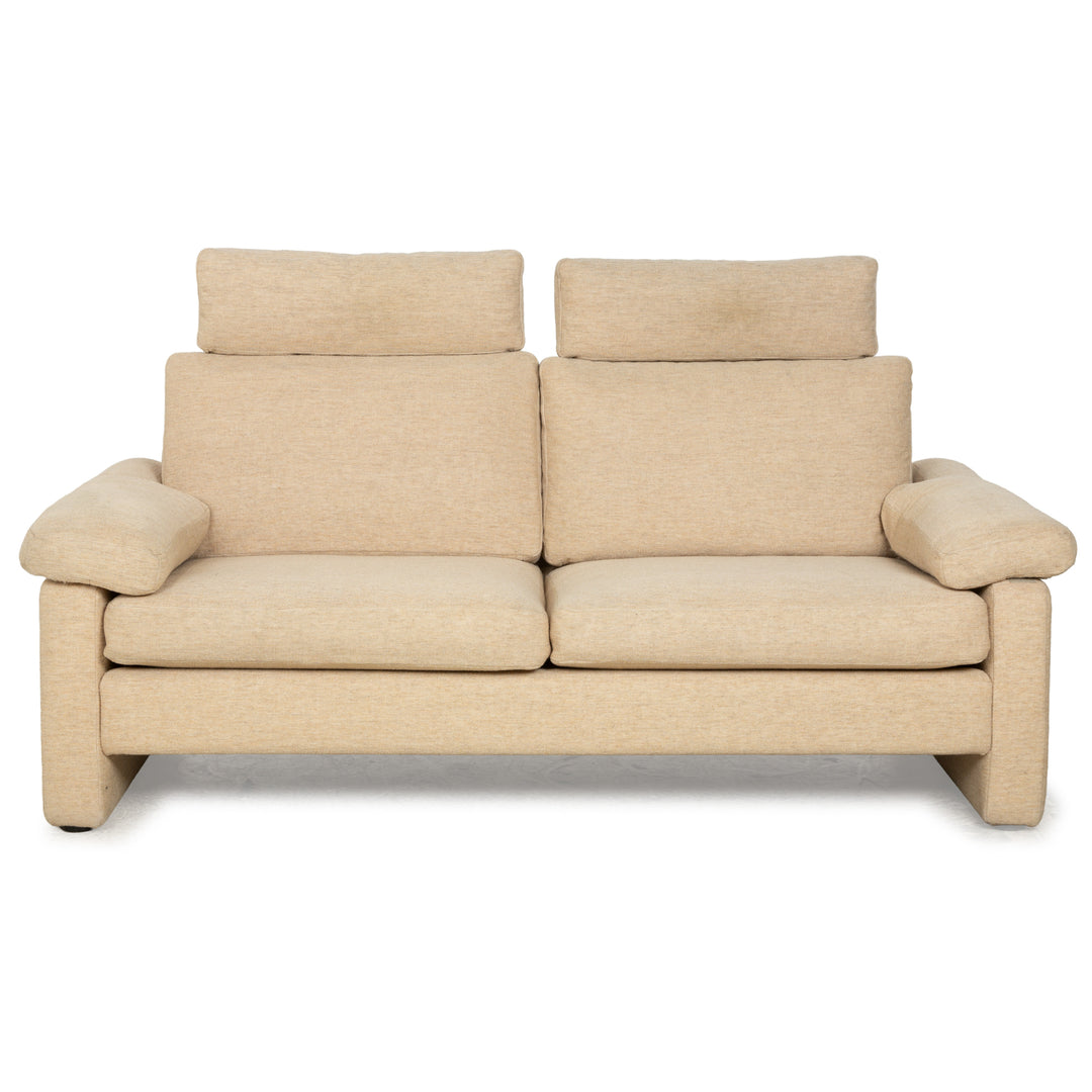 Canapé deux places en tissu beige Cor Conseta avec appuie-têtes