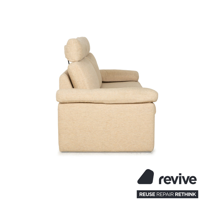 Canapé deux places en tissu beige Cor Conseta avec appuie-têtes