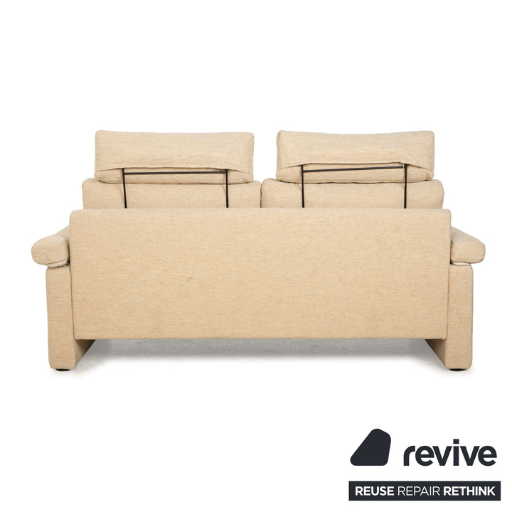Canapé deux places en tissu beige Cor Conseta avec appuie-têtes