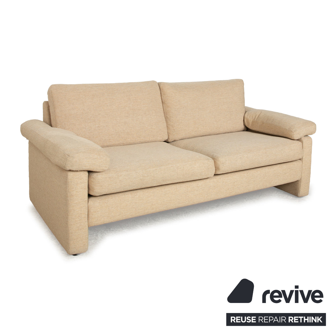 Canapé deux places en tissu beige Cor Conseta avec appuie-têtes