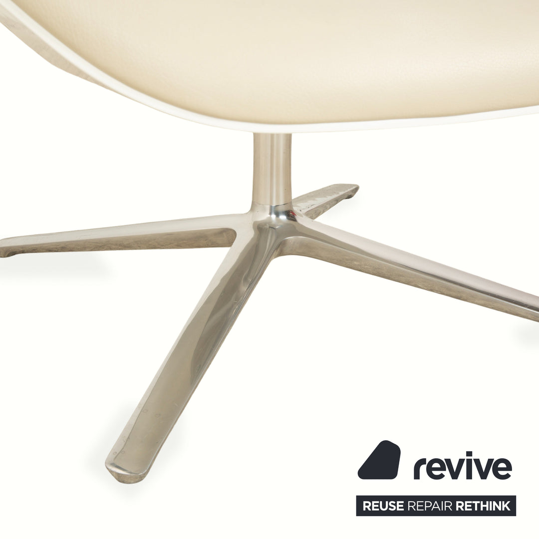 Fauteuil en cuir Cor Shrimp jehs + laub, beige crème chromé, avec repose-pieds