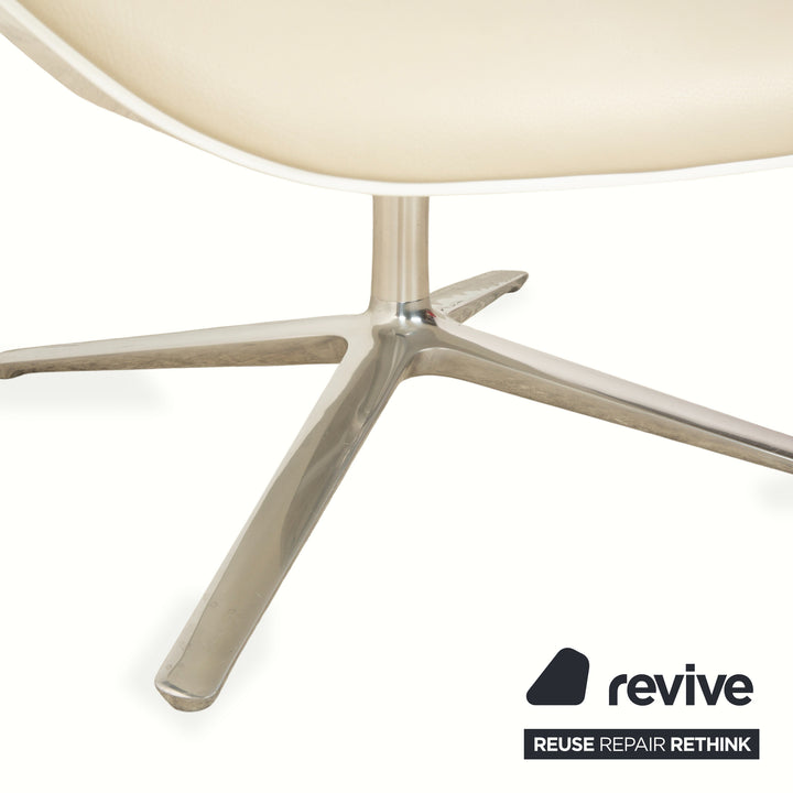 Fauteuil en cuir Cor Shrimp jehs + laub, beige crème chromé, avec repose-pieds