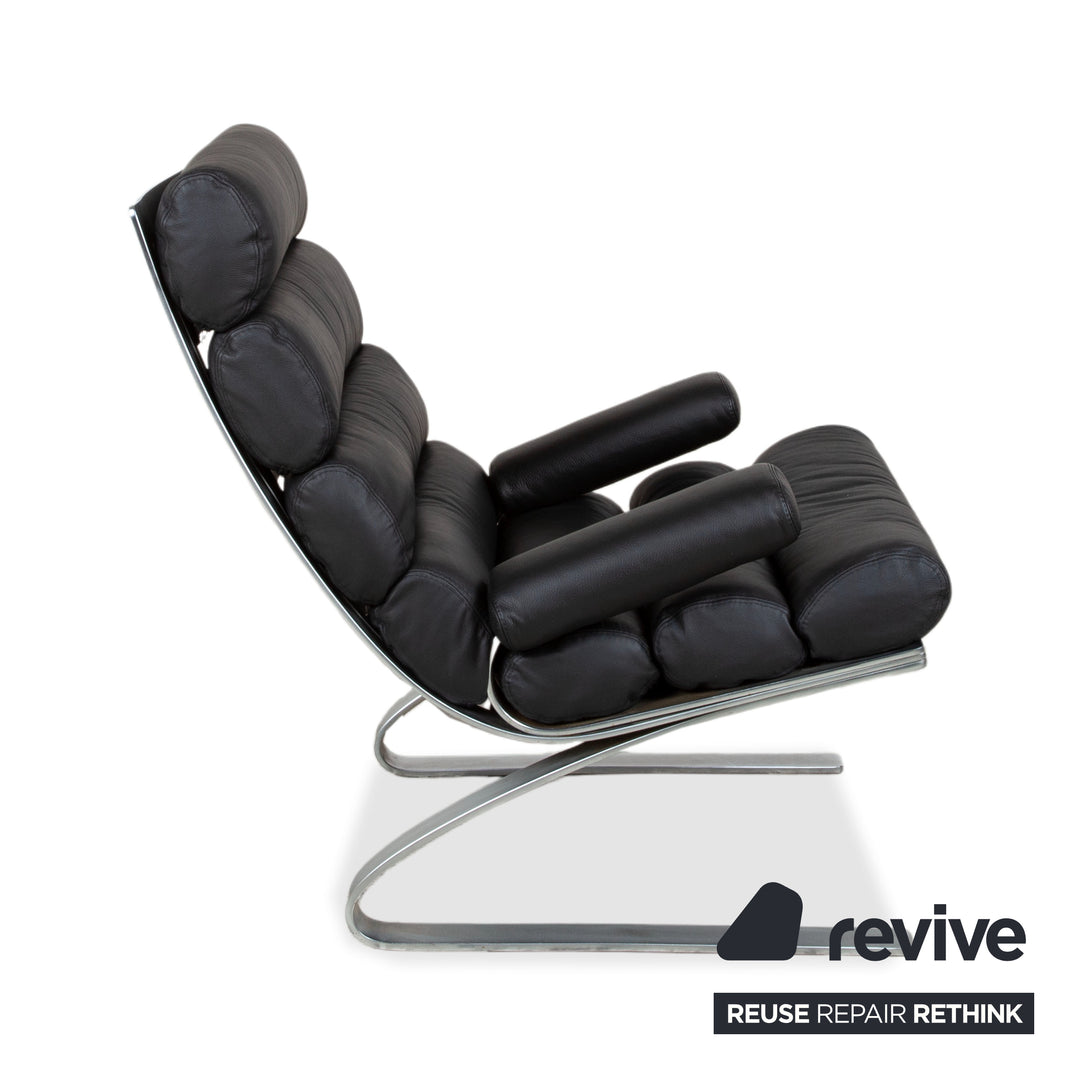 Fauteuil Cor Sinus cuir chromé noir avec pouf, piètement luge, retapissé