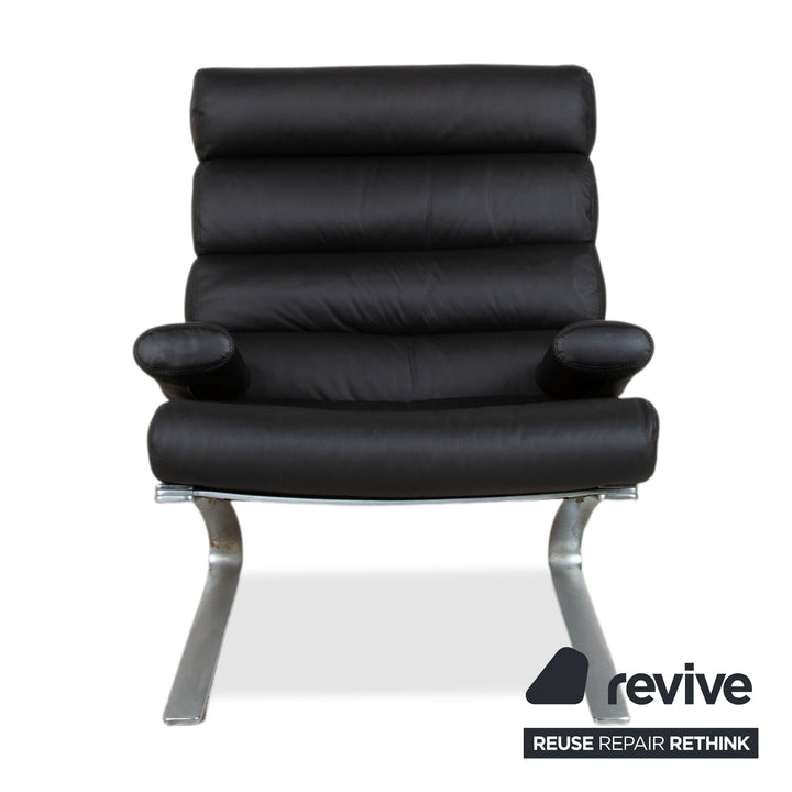 Fauteuil Cor Sinus cuir chromé noir avec pouf, piètement luge, retapissé