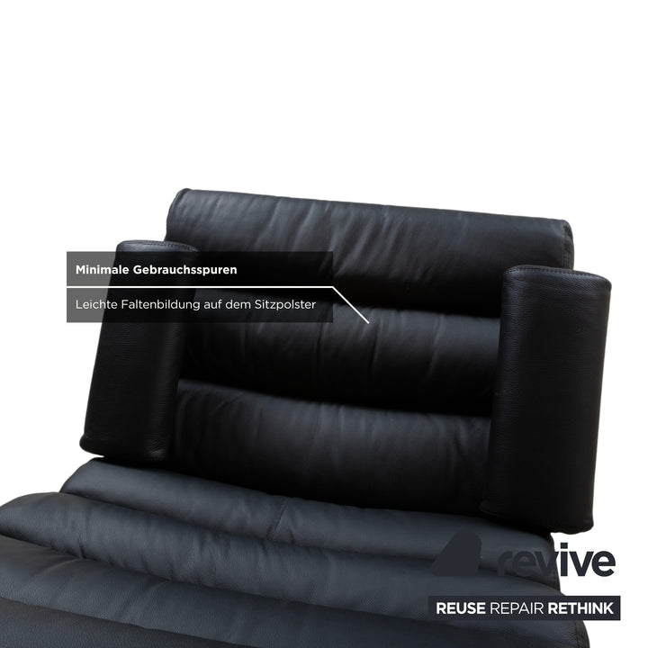 Fauteuil Cor Sinus cuir chromé noir avec pouf, piètement luge, retapissé