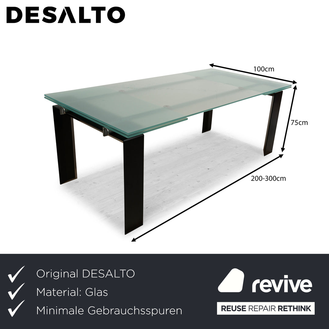 Table à manger extensible en verre sur pilotis Desalto argentée et noire