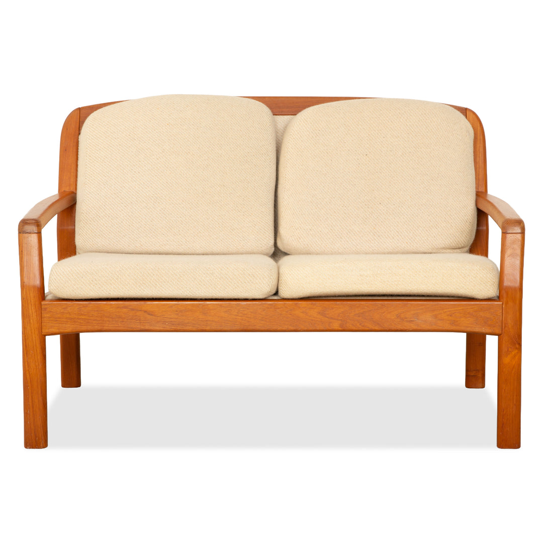 Canapé deux places Dyrlund en bois et tissu marron beige style milieu du siècle