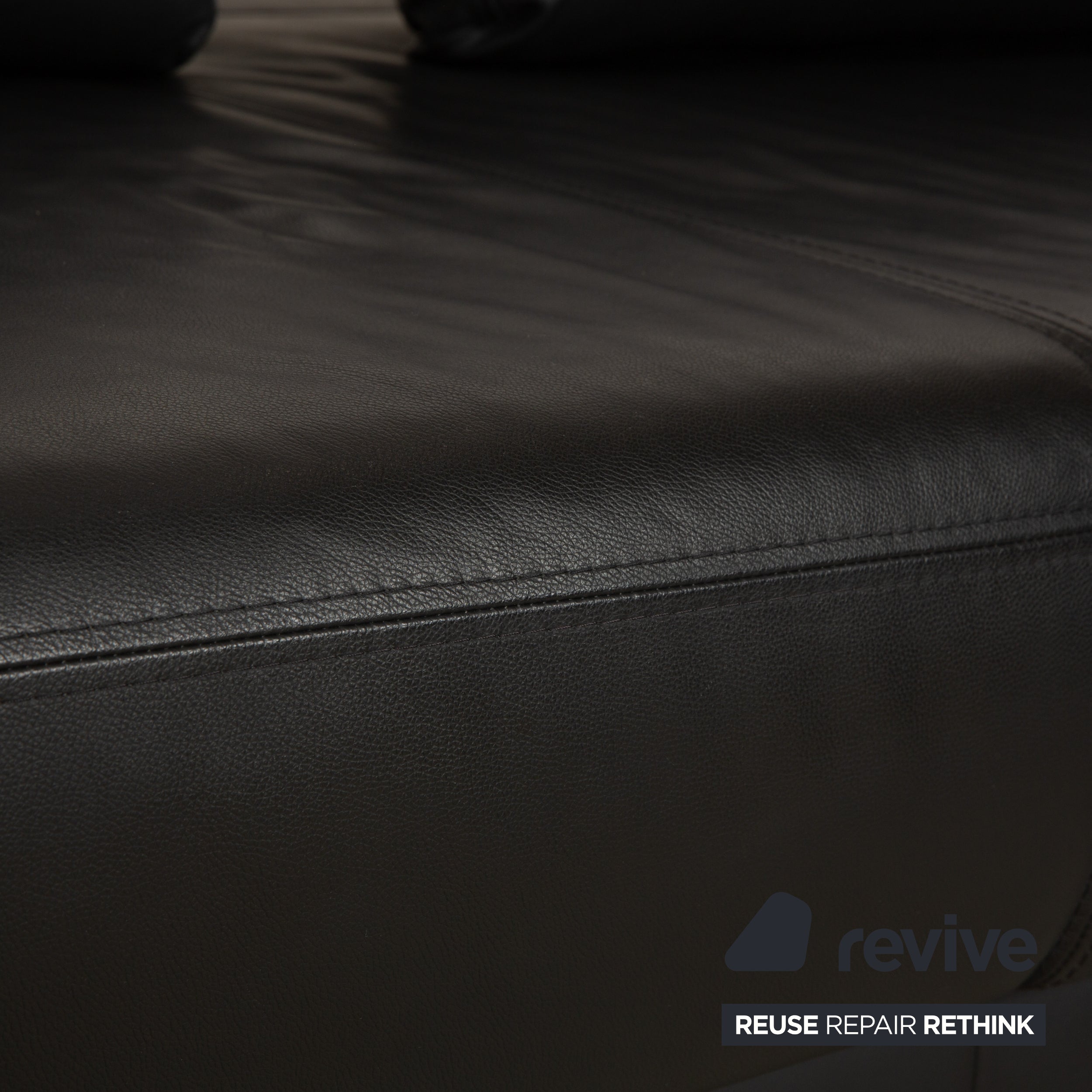 Canapé d'angle droit en cuir noir avec fonction électrique Ewald Schillig