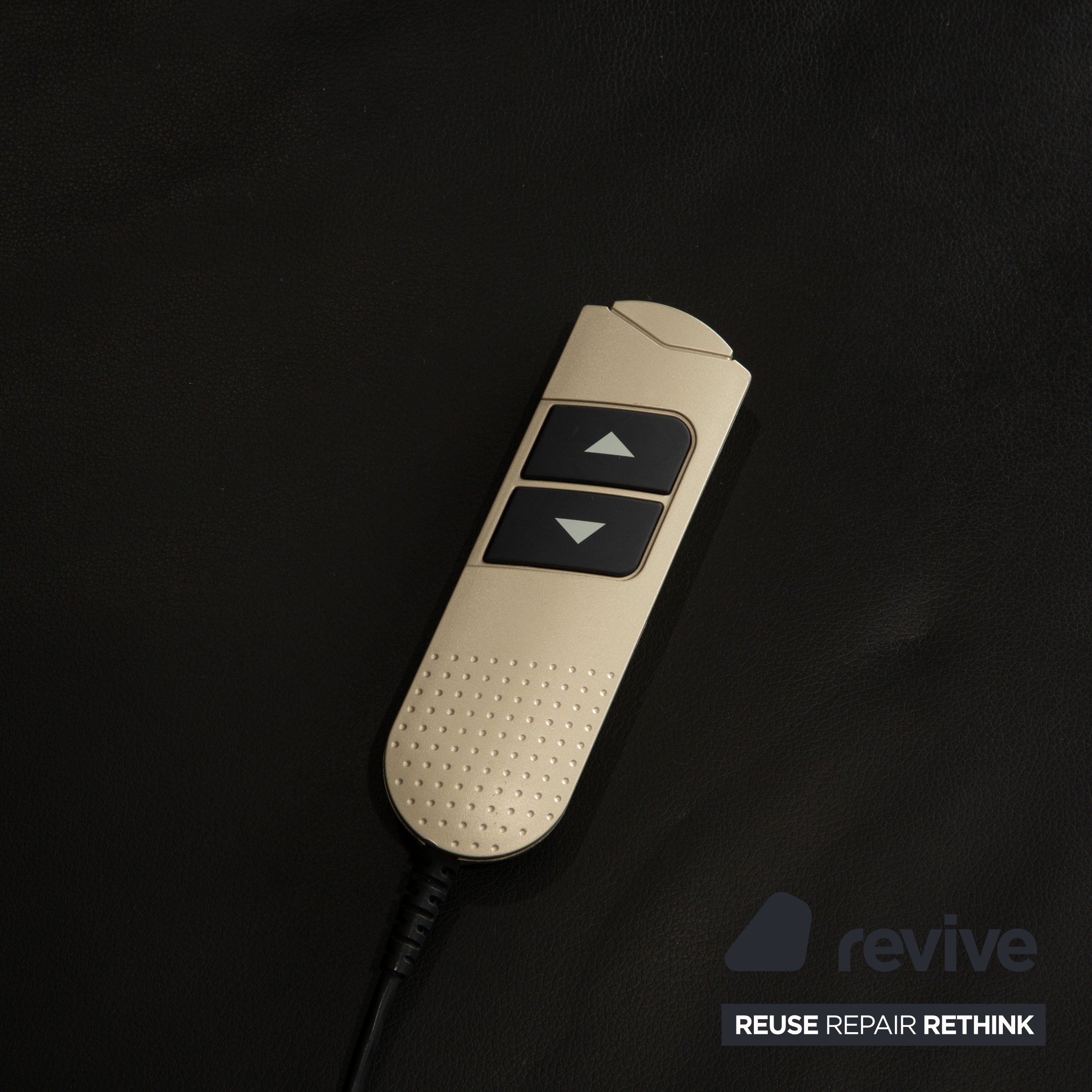 Canapé d'angle droit en cuir noir avec fonction électrique Ewald Schillig