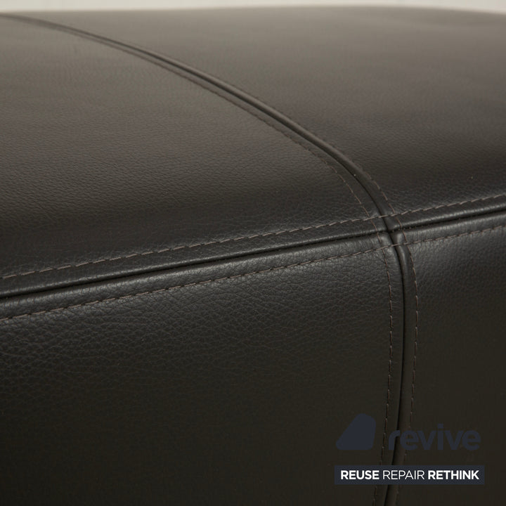 Ewald Schillig Brand Face Leder Hocker Dunkelgrau Schiefer Braun