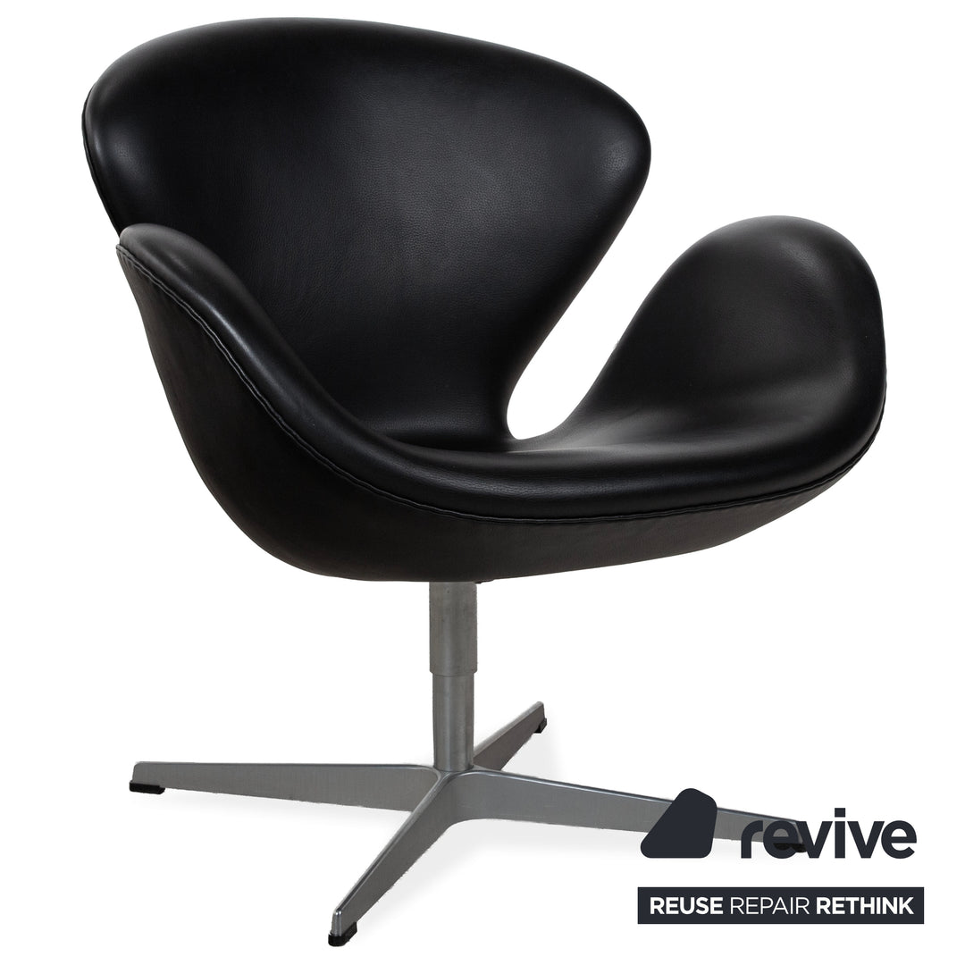 Fritz Hansen 2x sillón Swan de cuero negro con función manual y bloqueo de giro