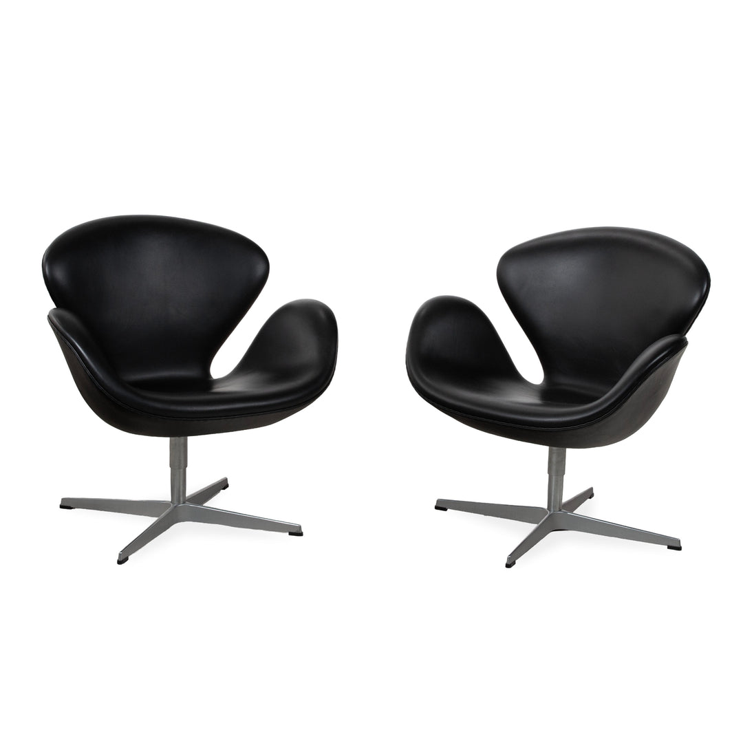 Fritz Hansen 2x Swan Chair Leder Sessel Schwarz manuelle Funktion mit Drehstopp Funktion